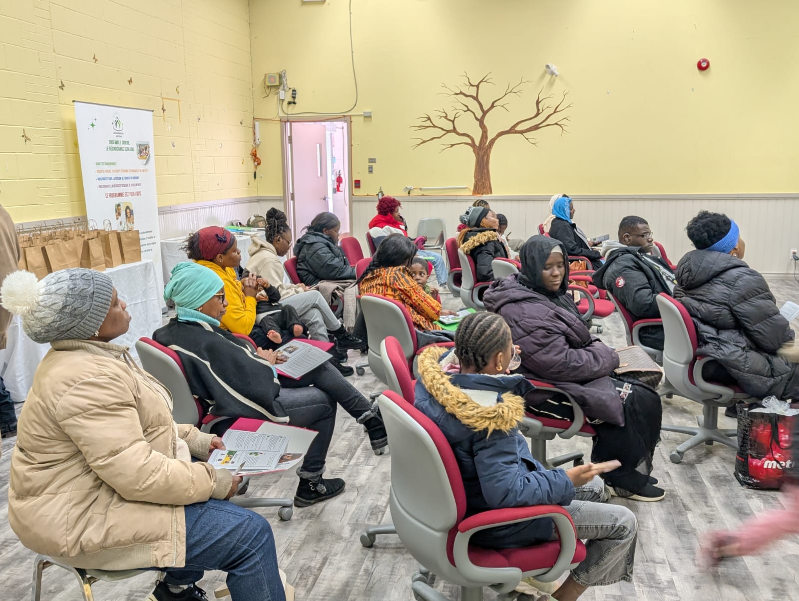 Participants attentifs lors d'un atelier